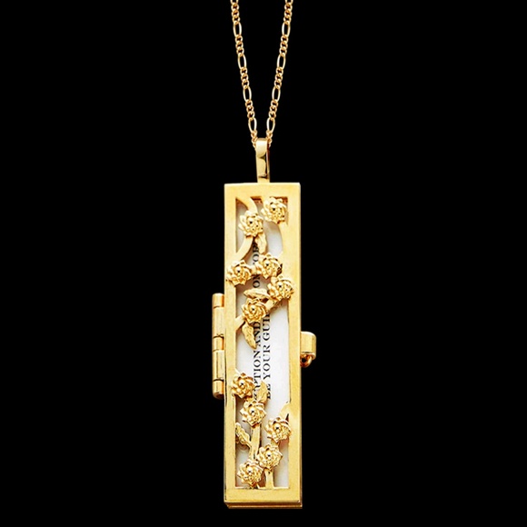 Fortune & Fame Jewelry - Fortune & Frame FLOWERED VINES FORTUNE LOCKET